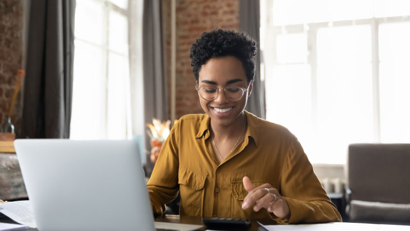 Woman crunches numbers to understand her financial situation